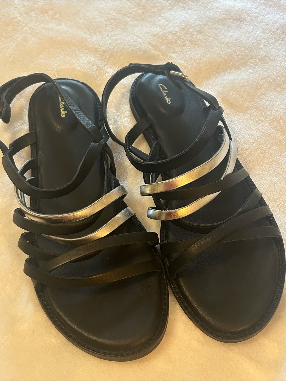 Clarks Women’s Black & Silver Strappy Flat Sandals Ankle Strap Size 10
